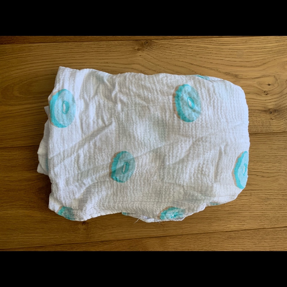 Masek donut swaddle 100% cotton, new but no tags
